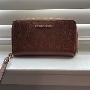 Michael Khors Wristlet